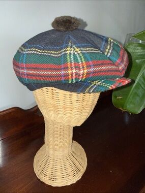 Vintage TARTAN PLAID FLAT tam
Tam CAP With POMPOM Made In Britain